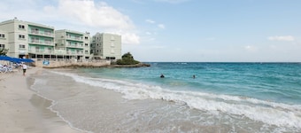 Cozy 2-bedroom apartment in enjoyable Oyster Pond with Ocean View