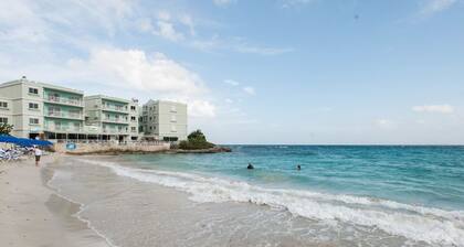 Cozy 2-bedroom apartment in enjoyable Oyster Pond with Ocean View