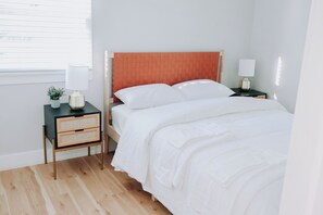 3 bedrooms, desk, iron/ironing board, free WiFi