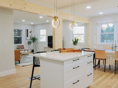 Beautiful 3-bedroom house by Sinks Canyon