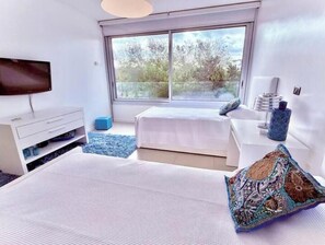 5 bedrooms, bed sheets