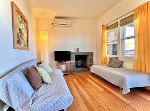 4 bedrooms, bed sheets
