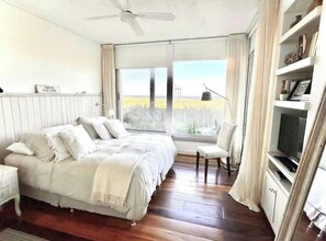 4 bedrooms, bed sheets