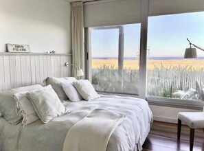 4 bedrooms, bed sheets