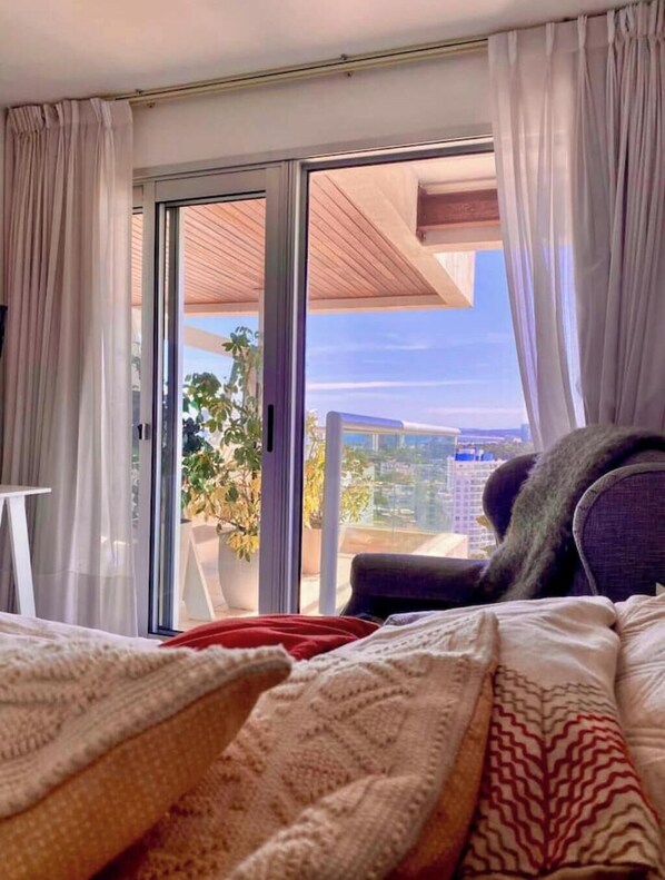 2 bedrooms, bed sheets