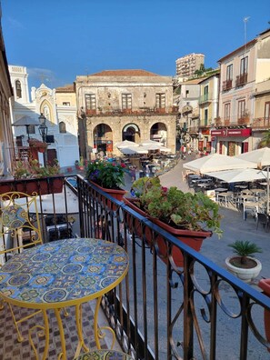 Outdoor dining - Sardanelli Palace, elegant apartment in downtown (Pizzo)