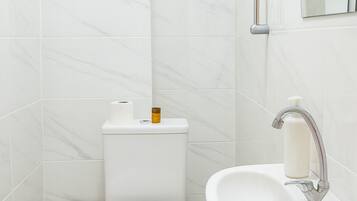 Superior Double or Twin Room, City View | Bathroom | Shower, towels, soap, shampoo