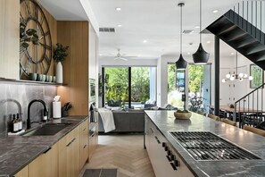 Microwave, stovetop, dishwasher, coffee/tea maker - The Lunith Retreat, Luxury Stay w/ Pool & Spa (Austin)