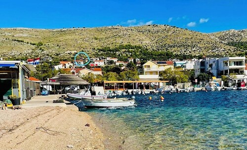 Beachfront, scenic accommodation with incomparable sea views!