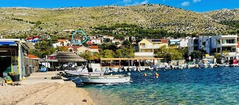 Beachfront, scenic accommodation with incomparable sea views!