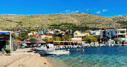 Beachfront, scenic accommodation with incomparable sea views!