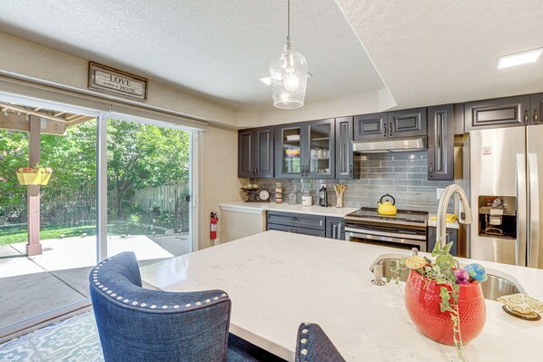 Fridge, microwave, stovetop, dishwasher