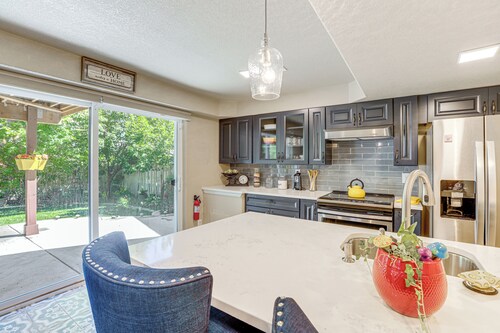 6 Mi to Aurora Reservoir: Apt w/ Patio!