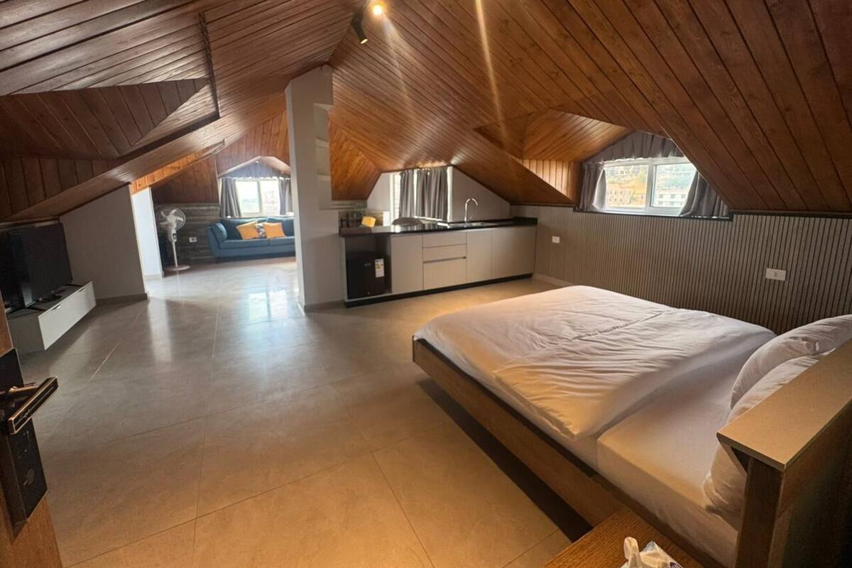 Deluxe Studio Suite, Balcony, Mountain View | In-room safe, free WiFi