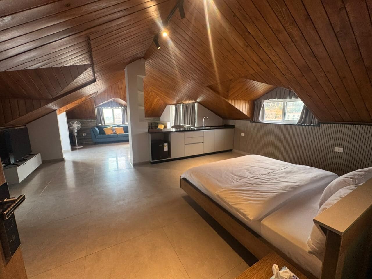 Deluxe Studio Suite, Balcony, Mountain View | In-room safe, free WiFi