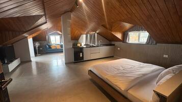 Deluxe Studio Suite, Balcony, Mountain View | In-room safe, free WiFi