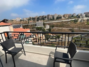 Deluxe Studio Suite, Balcony, Mountain View | Balcony