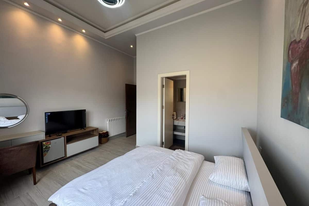 Deluxe Double Room, Valley View | In-room safe, free WiFi