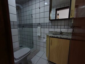 Basic Apartment | Bathroom | Shower