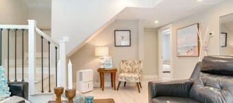 Walk to Beaches: Recently Built Cape Cod Home!