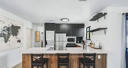 Spacious 3-bedroom 2-bath centrally located close to Hollywood Downtown & Beach