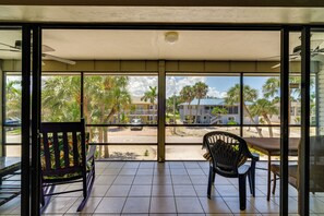 Interior - Walk to Sugar Sands: Retreat in Fort Myers Beach (Fort Myers Beach)