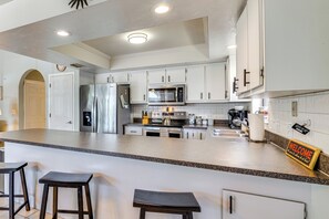 Fridge, microwave, stovetop, dishwasher - Walk to Sugar Sands: Retreat in Fort Myers Beach (Fort Myers Beach)