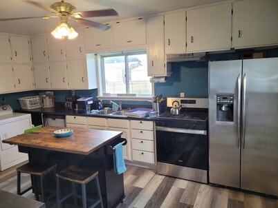 Cute Bungalow in small town where everyone knows everyone!