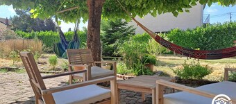 L'Escapade, a spacious holiday cottage with a garden near Albi