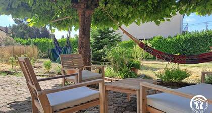 L'Escapade, a spacious holiday cottage with a garden near Albi