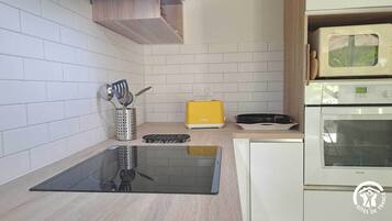 Réfrigérateur, micro-ondes, four, lave-vaisselle