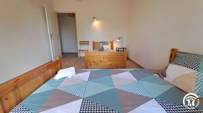 4 bedrooms, iron/ironing board, WiFi, bed sheets