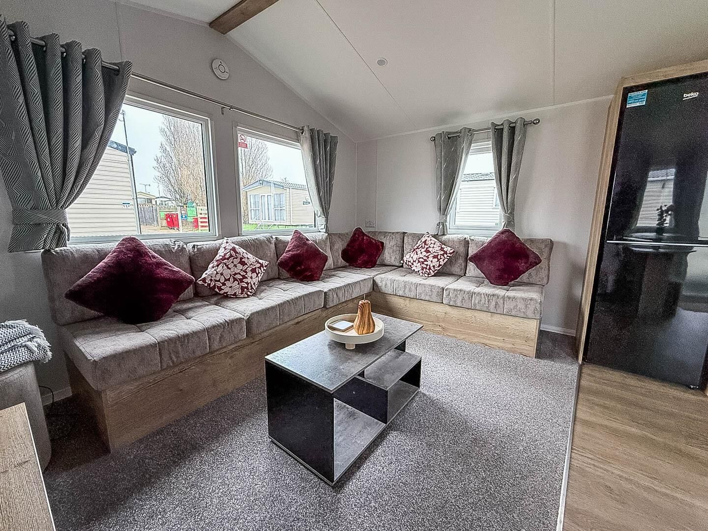 Modern 8 Berth Caravan With Near To Scratby Beach At Cali Cliffs Ref 50010ae - Hemsby