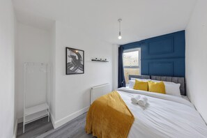 2 slaapkamers, een bureau, een strijkplank/strijkijzer, gratis wifi