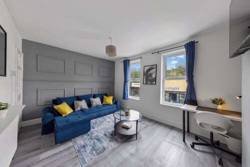 Cosy 2-Bed Home in the heart of Medway l Sleeps 5