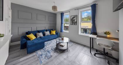 Cosy 2-Bed Home in the heart of Medway l Sleeps 5