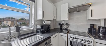 Cosy 2-Bed Home in the heart of Medway l Sleeps 5
