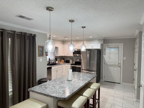 New 4 BR+Extra Space Beds- Retreat w/ Private Pool