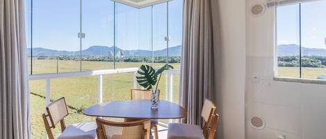 Basic Apartment | Dining