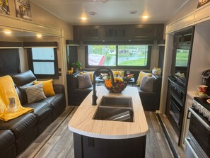 Interior - Cozy 2 Beds RV Retreat in Aguanga Peaceful Mountain Haven with Full Resort (Aguanga)