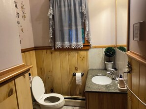 Hårføner, håndklær, såpe og toalettpapir