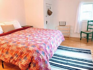 2 bedrooms, iron/ironing board, WiFi, bed sheets - Sunny 2 Bdrm - Mtn Views, Close to Everything! (Stowe)