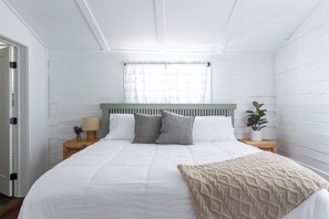 2 bedrooms, desk, free WiFi, bed sheets