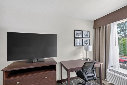 Cobblestone Hotel & Suites - Waukesha/West Milwaukee