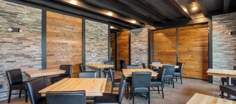 Cobblestone Hotel & Suites - Waukesha