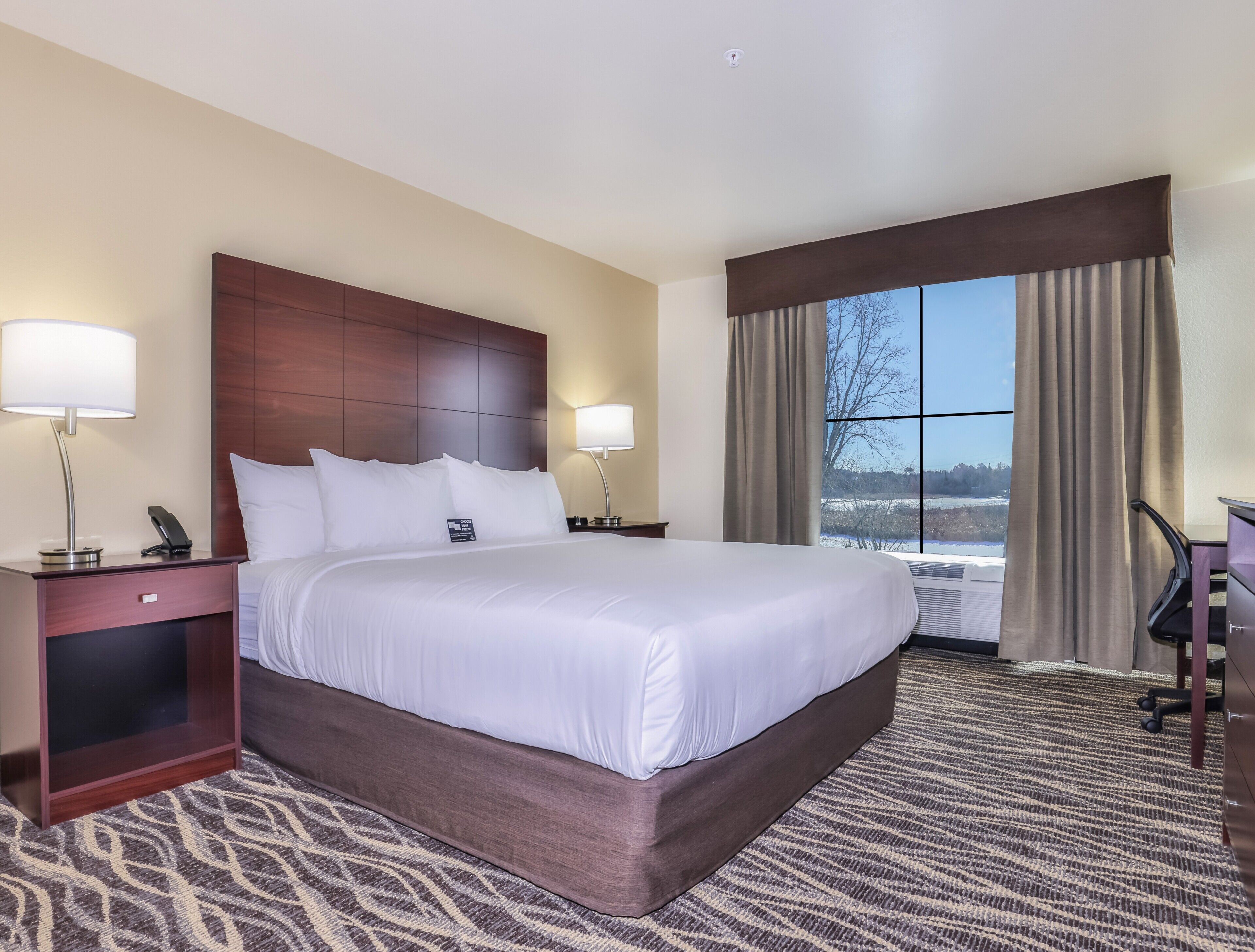 Cortinas blackout, tabla de planchar con plancha y wifi gratis 