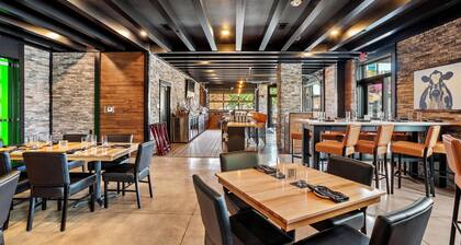 Cobblestone Hotel & Suites - Waukesha