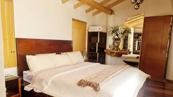 1 dormitorio, escritorio, tabla de planchar con plancha y wifi gratis