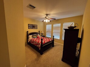 4 bedrooms, Internet, bed sheets