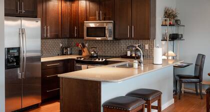 Modern Chelan Condo w/ Views, Pool & Fireplace